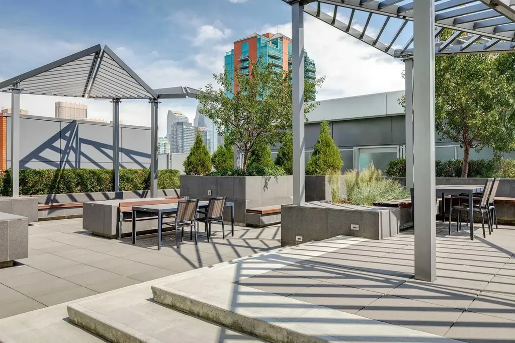 930 16 Avenue SW Calgary AB T2R 1C9
