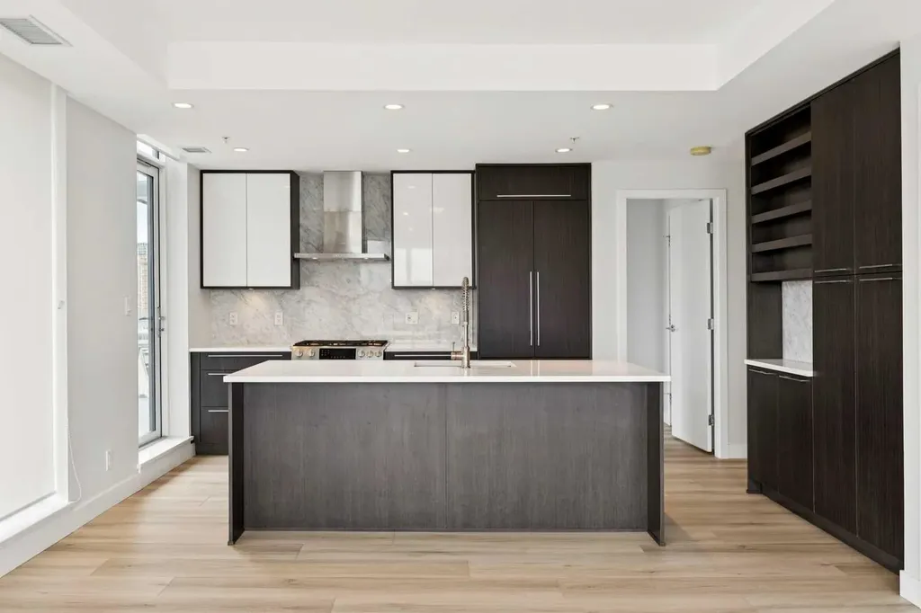 930 16 Avenue SW Calgary AB T2R 1C9