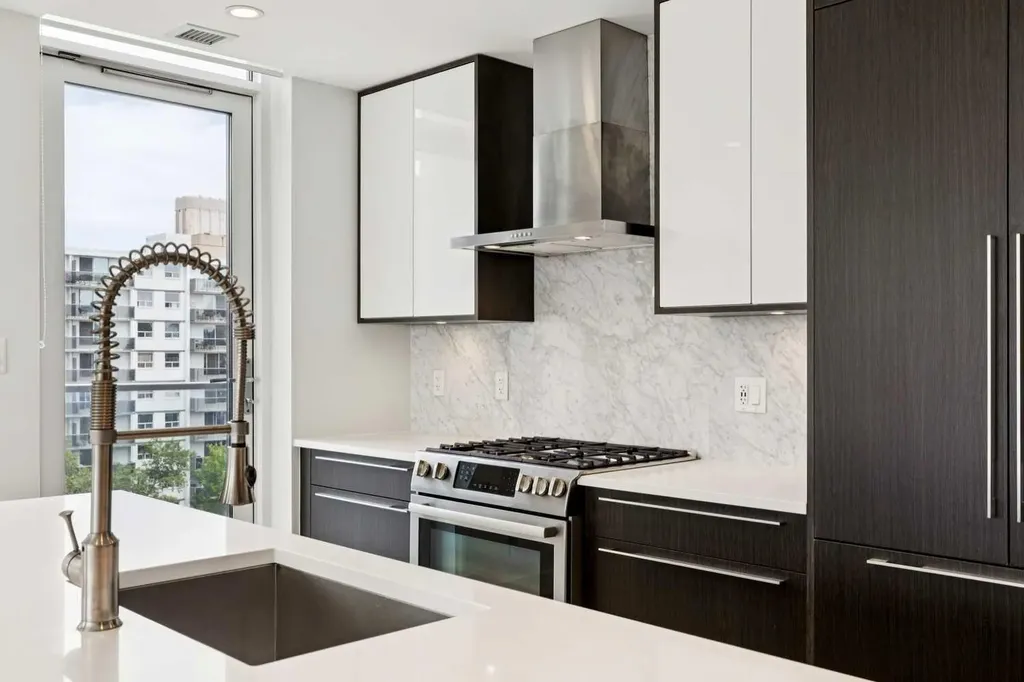 930 16 Avenue SW Calgary AB T2R 1C9