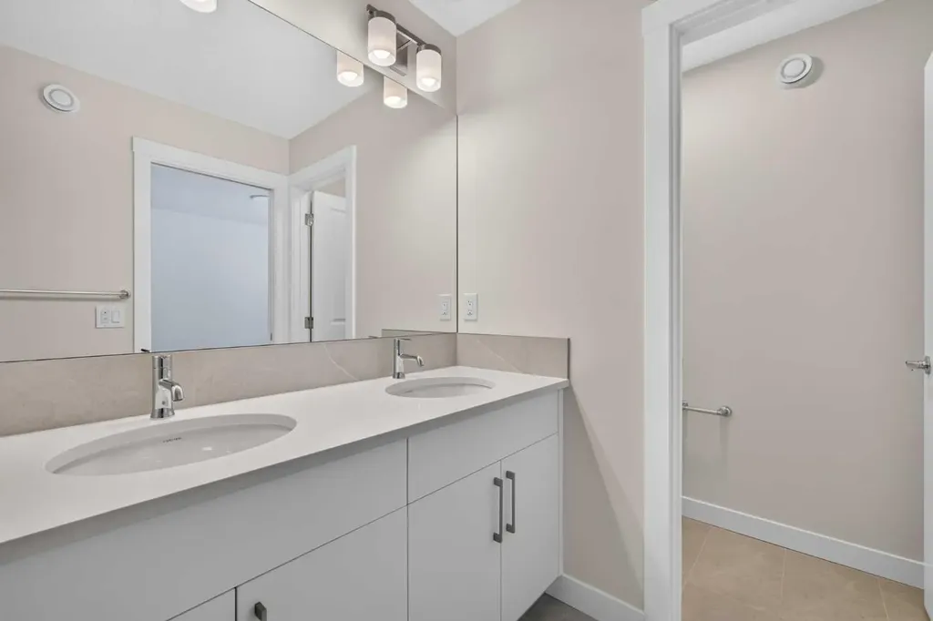 138 Starling Boulevard NW Calgary AB T3P 3E3