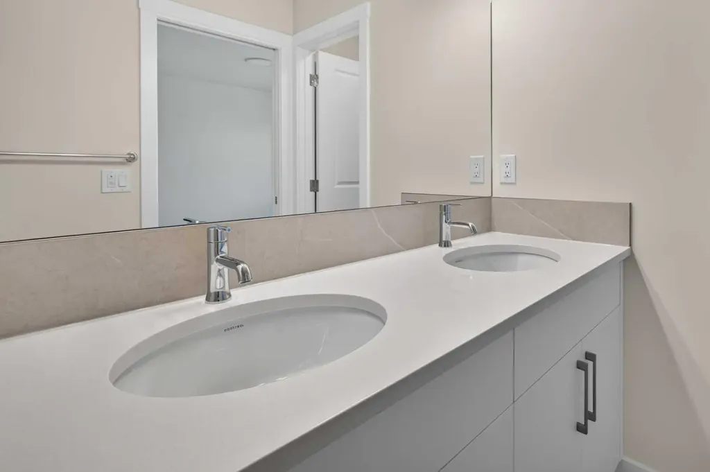 138 Starling Boulevard NW Calgary AB T3P 3E3