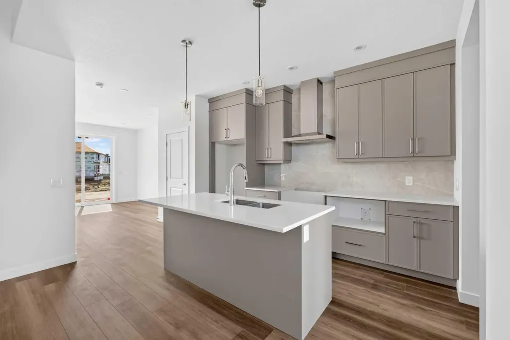 138 Starling Boulevard NW Calgary AB T3P 3E3