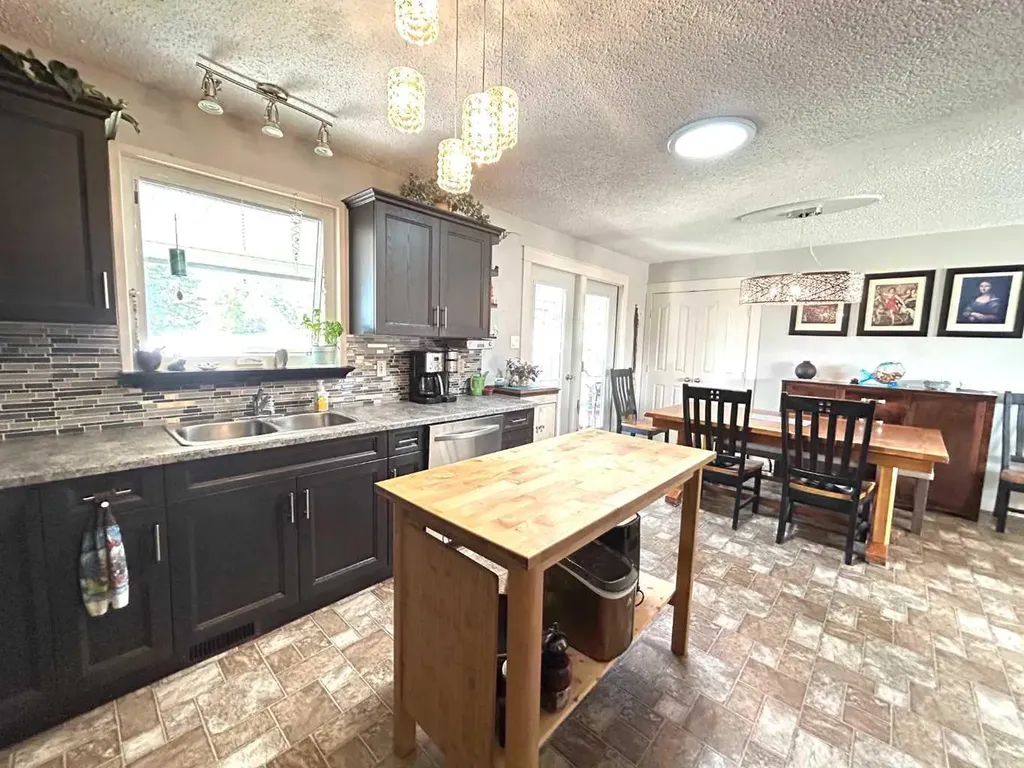 53 Carswell Road SE Medicine Hat AB T1B1L9