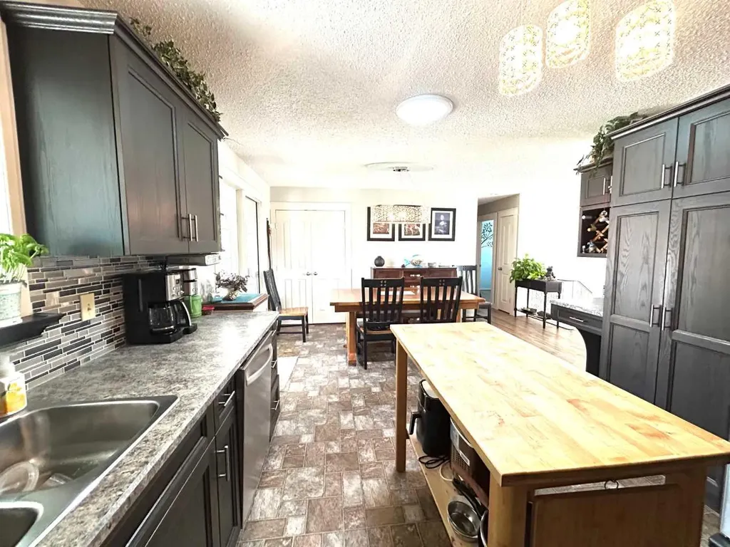 53 Carswell Road SE Medicine Hat AB T1B1L9