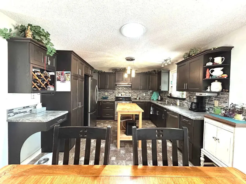 53 Carswell Road SE Medicine Hat AB T1B1L9