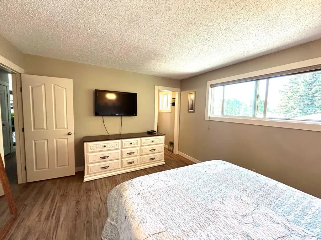 53 Carswell Road SE Medicine Hat AB T1B1L9