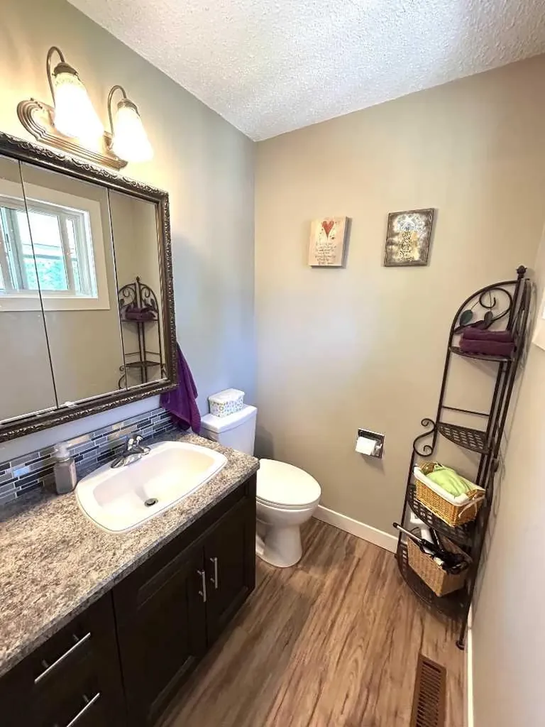 53 Carswell Road SE Medicine Hat AB T1B1L9