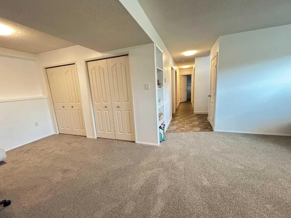 53 Carswell Road SE Medicine Hat AB T1B1L9