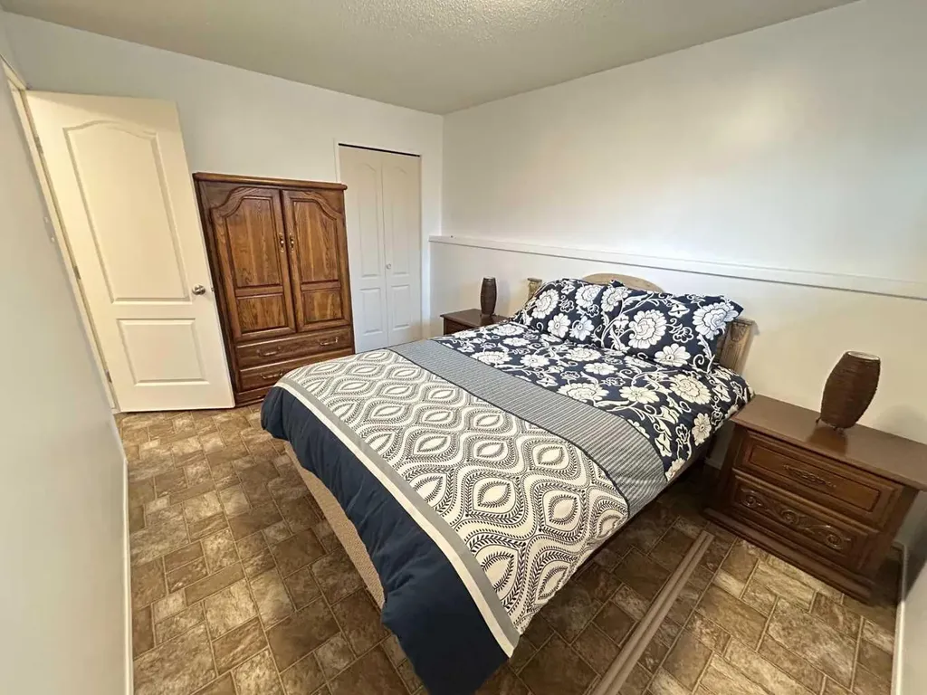 53 Carswell Road SE Medicine Hat AB T1B1L9