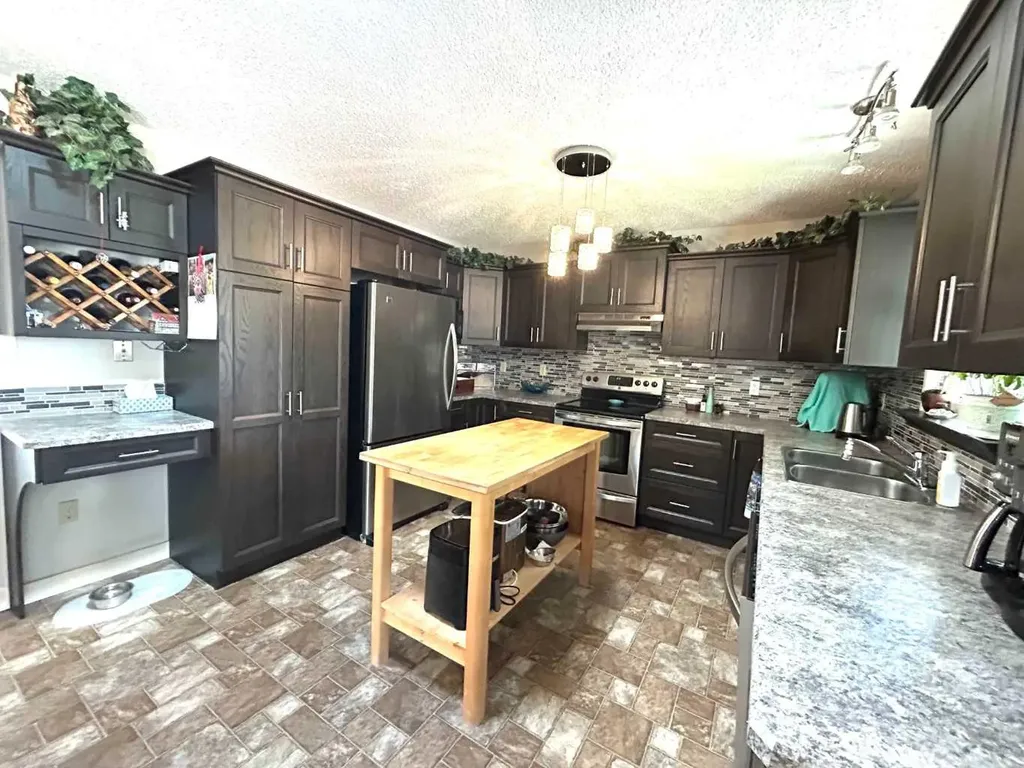 53 Carswell Road SE Medicine Hat AB T1B1L9