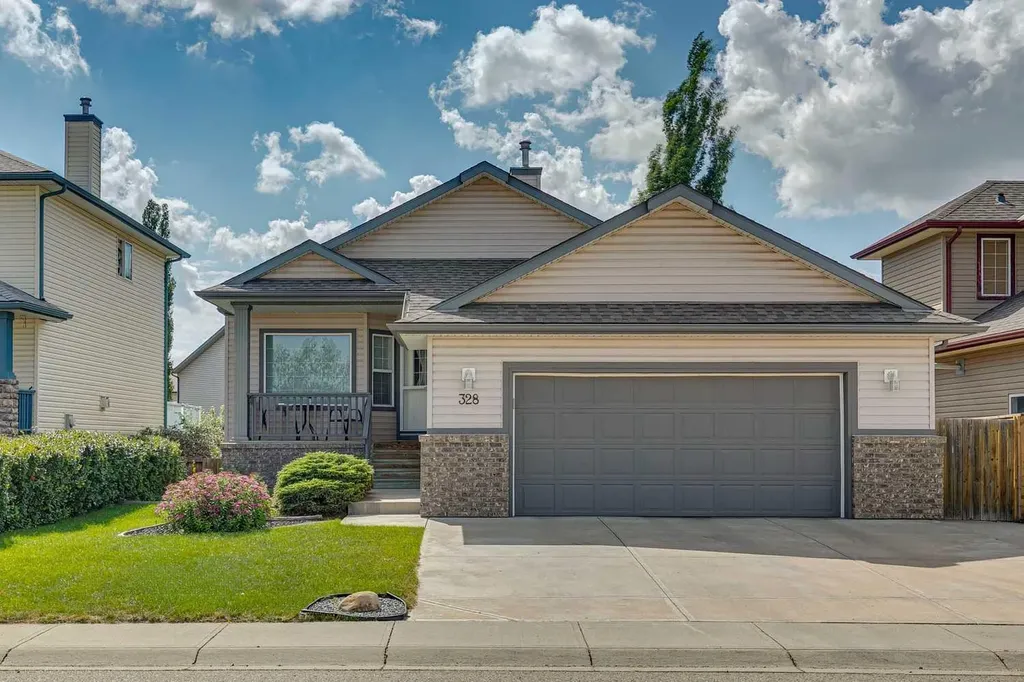 328 Cove Road Chestermere AB T1X 1L5