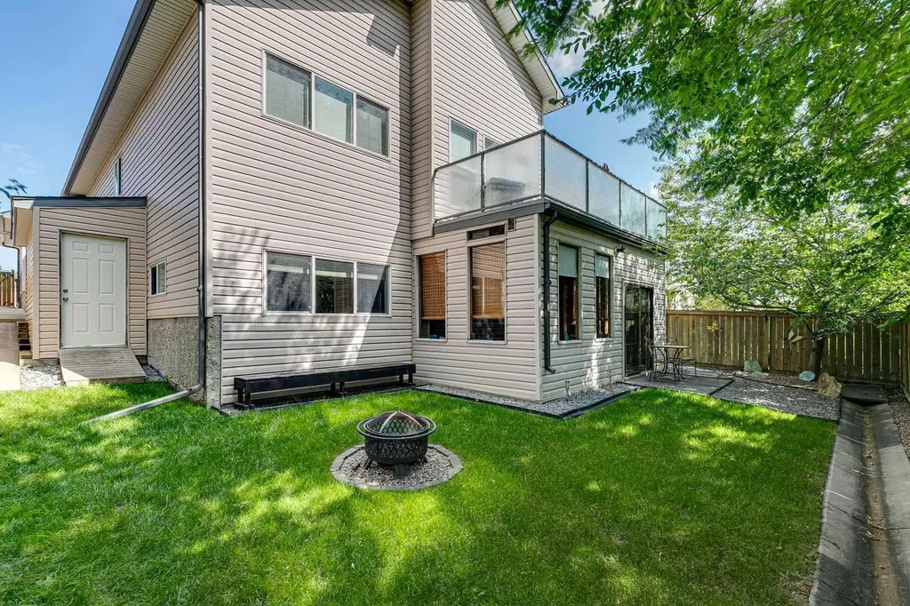 328 Cove Road Chestermere AB T1X 1L5