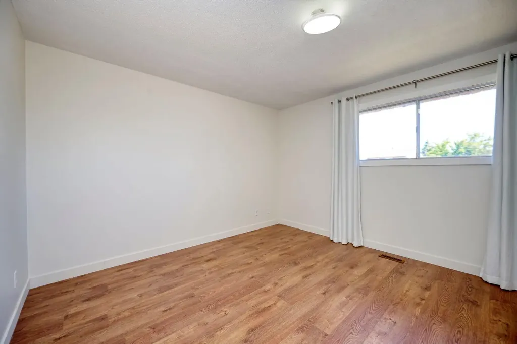 1176 Penrith Crescent SE Calgary AB T2A 2H9