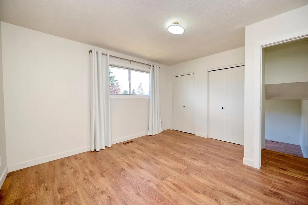 1176 Penrith Crescent SE Calgary AB T2A 2H9