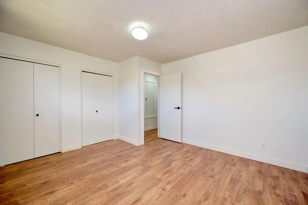 1176 Penrith Crescent SE Calgary AB T2A 2H9