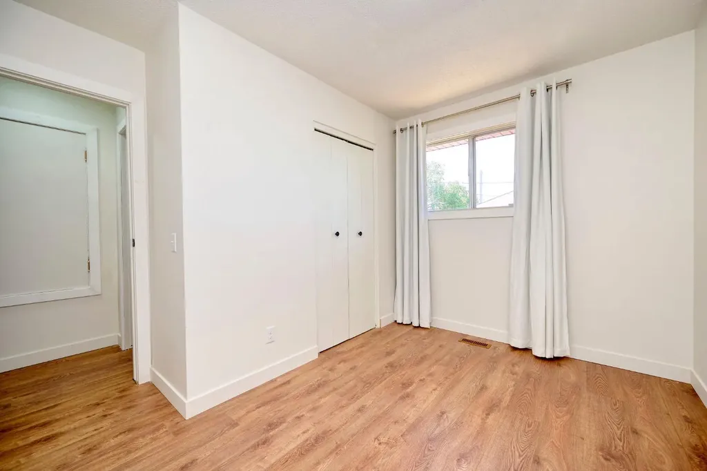 1176 Penrith Crescent SE Calgary AB T2A 2H9