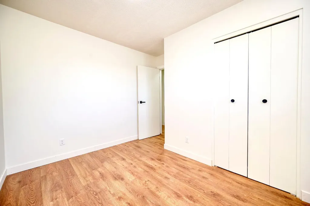 1176 Penrith Crescent SE Calgary AB T2A 2H9