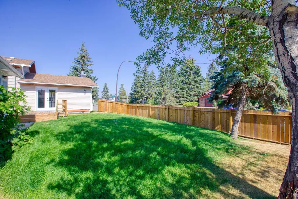 1176 Penrith Crescent SE Calgary AB T2A 2H9