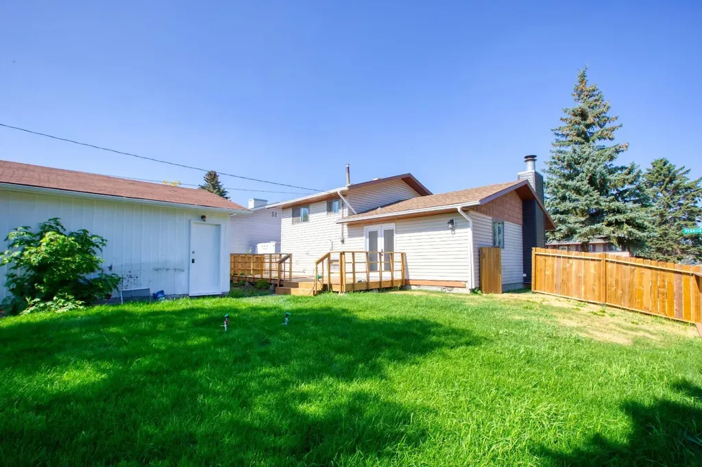 1176 Penrith Crescent SE Calgary AB T2A 2H9