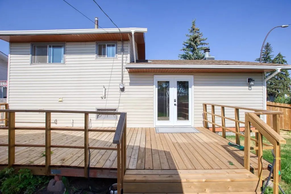 1176 Penrith Crescent SE Calgary AB T2A 2H9