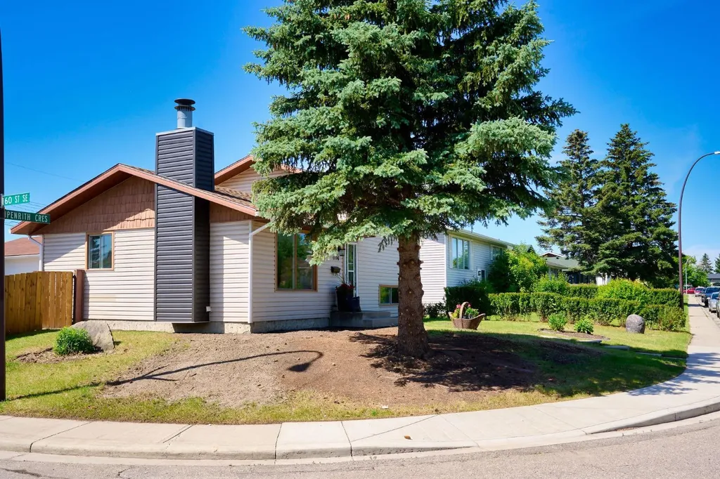 1176 Penrith Crescent SE Calgary AB T2A 2H9