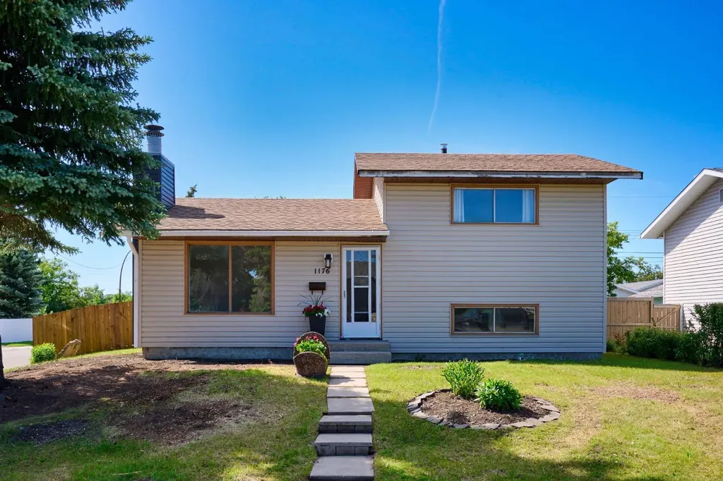 1176 Penrith Crescent SE Calgary AB T2A 2H9