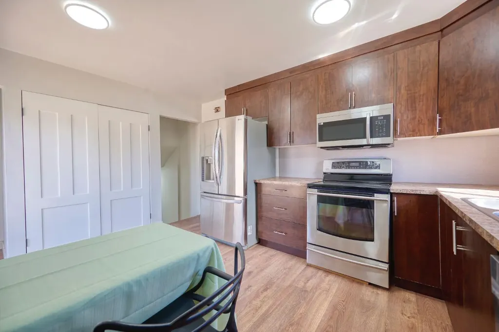 1176 Penrith Crescent SE Calgary AB T2A 2H9