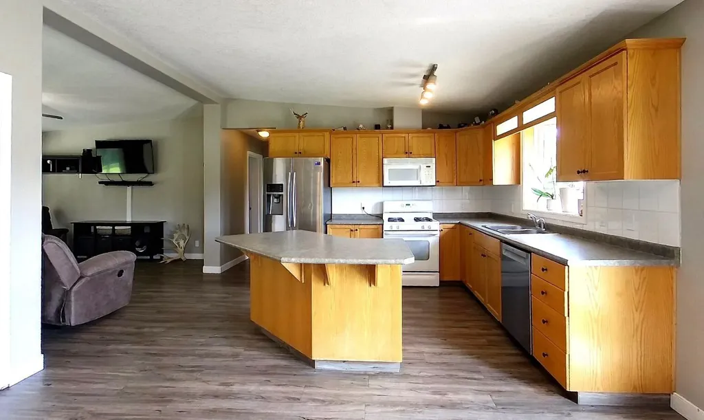 53126 Rge Road 174 Rural Yellowhead County AB T7E 3E6