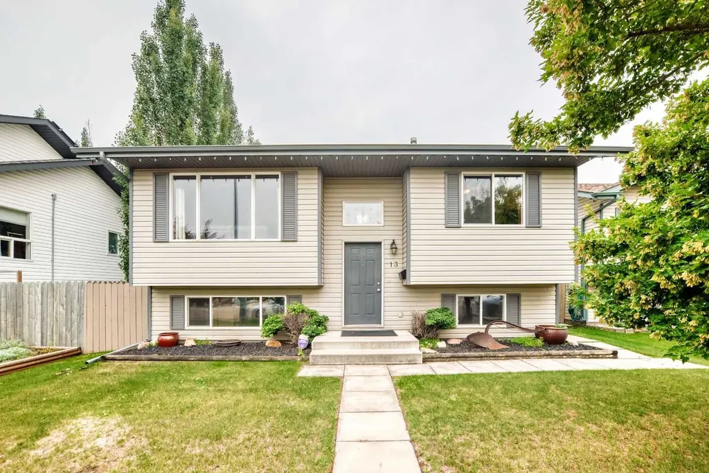 13 Westglen Boulevard Blackfalds AB T0M 0J0