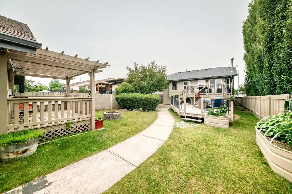 13 Westglen Boulevard Blackfalds AB T0M 0J0