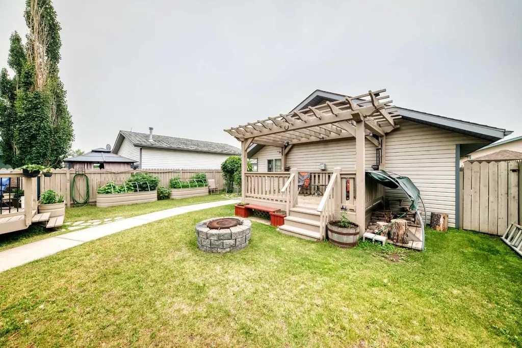 13 Westglen Boulevard Blackfalds AB T0M 0J0