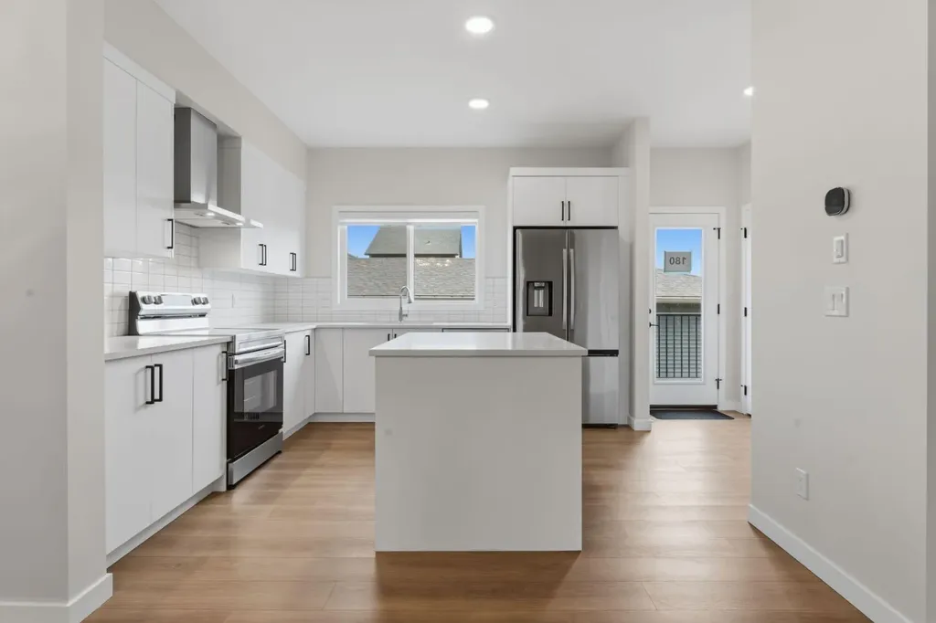 180 Lawson Lane SE Airdrie AB T4A 3P3