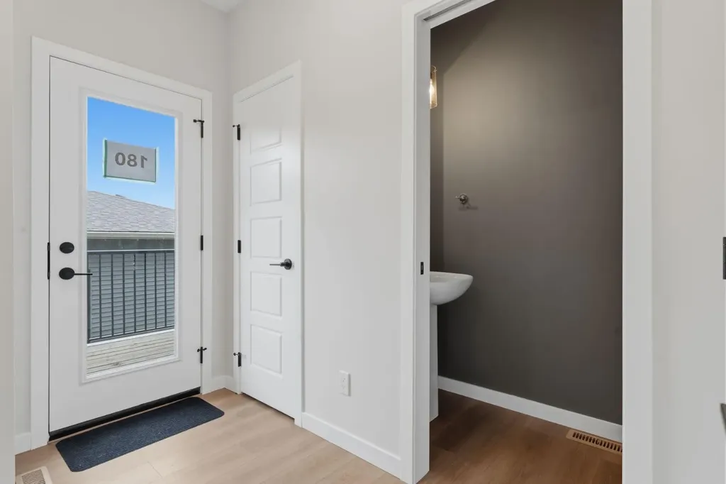 180 Lawson Lane SE Airdrie AB T4A 3P3