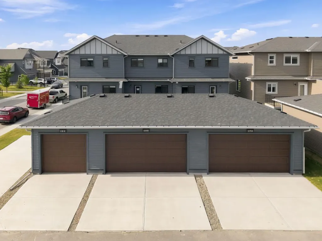 180 Lawson Lane SE Airdrie AB T4A 3P3