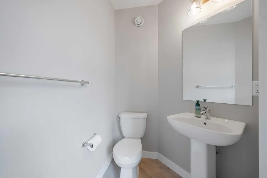 44 Calhoun Common NE Calgary AB T3P 1R8