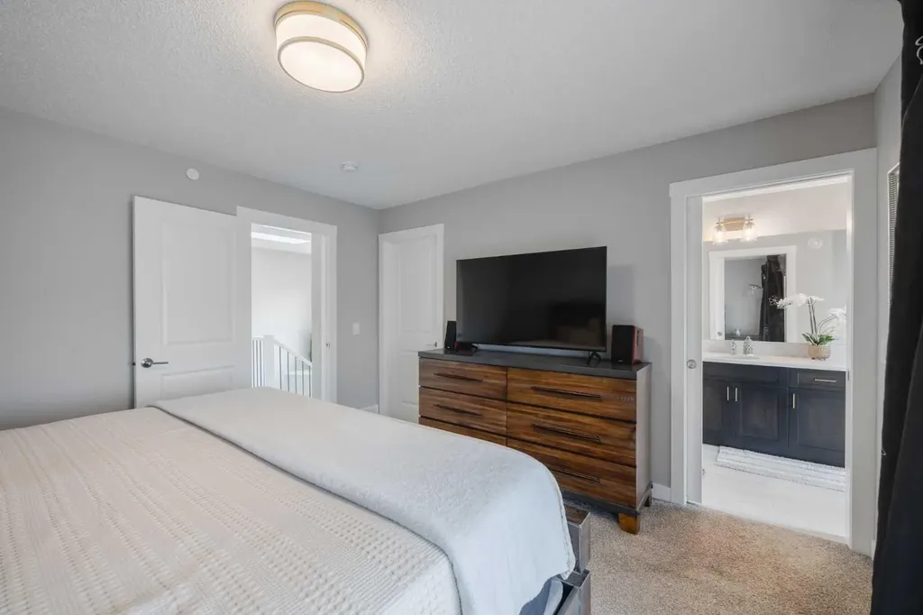 44 Calhoun Common NE Calgary AB T3P 1R8
