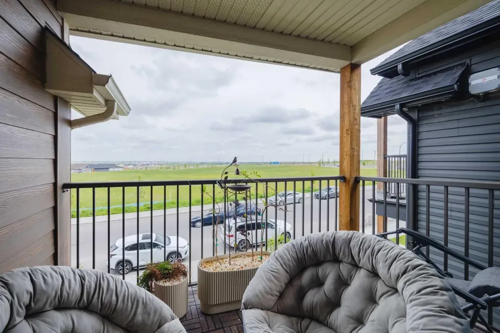 44 Calhoun Common NE Calgary AB T3P 1R8