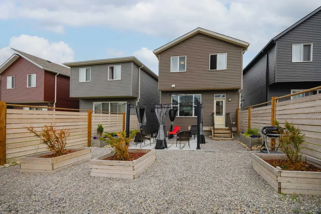 44 Calhoun Common NE Calgary AB T3P 1R8