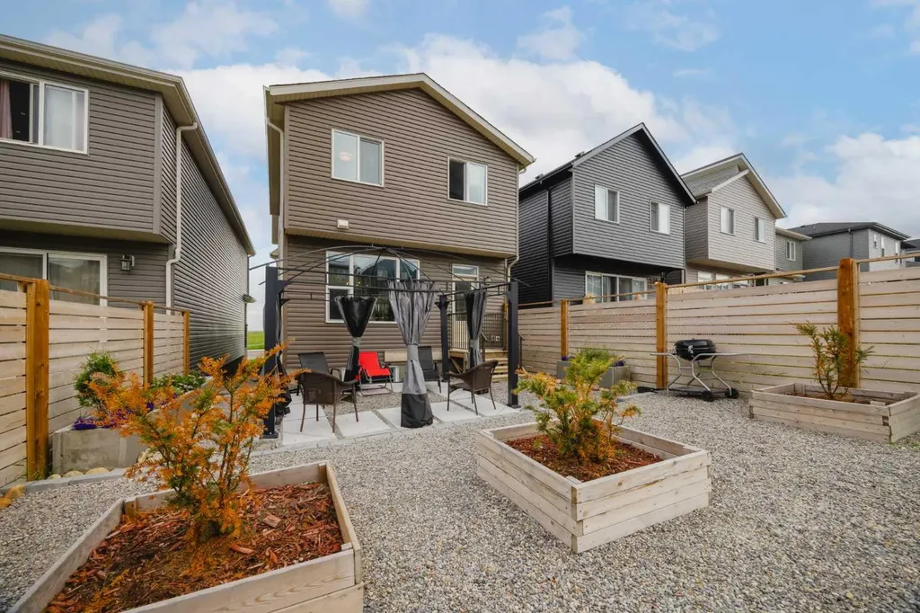 44 Calhoun Common NE Calgary AB T3P 1R8