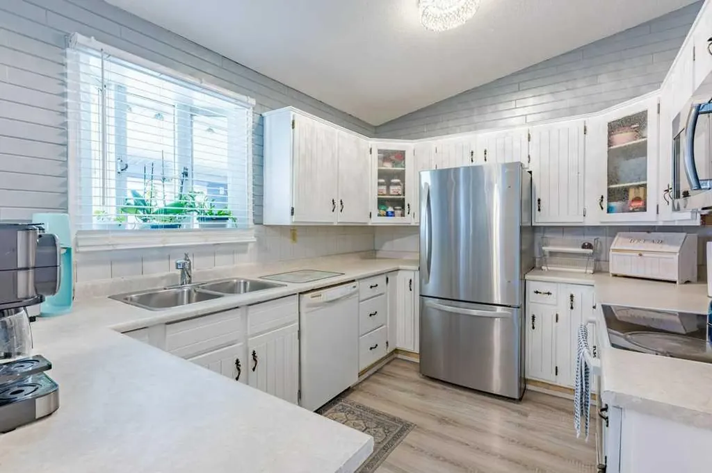 2898 Dunmore Road SE Medicine Hat AB T1A 2A5