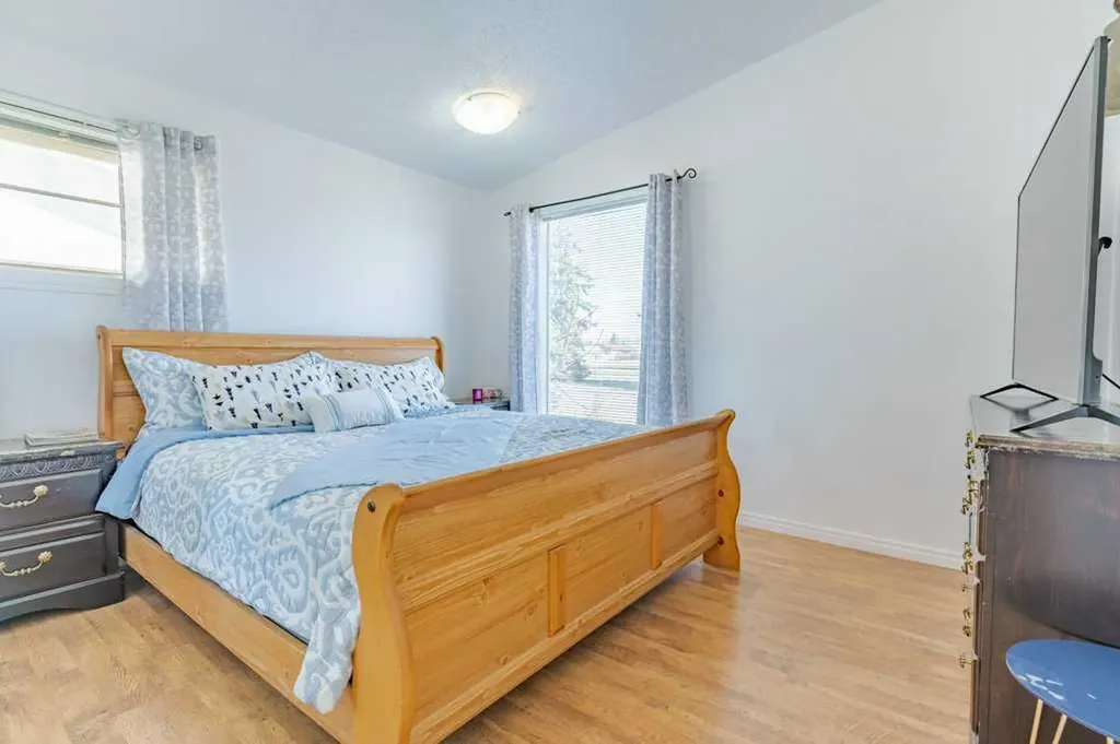 2898 Dunmore Road SE Medicine Hat AB T1A 2A5
