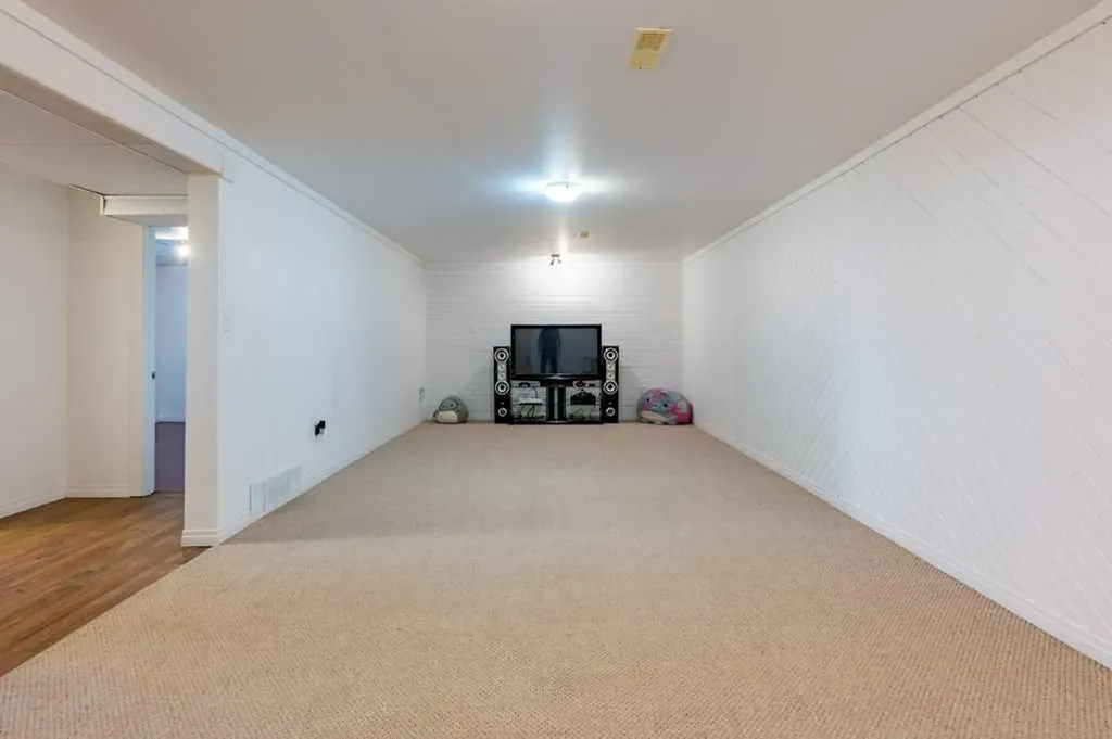2898 Dunmore Road SE Medicine Hat AB T1A 2A5