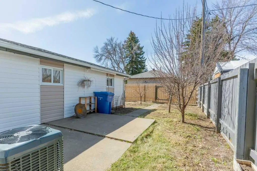 2898 Dunmore Road SE Medicine Hat AB T1A 2A5
