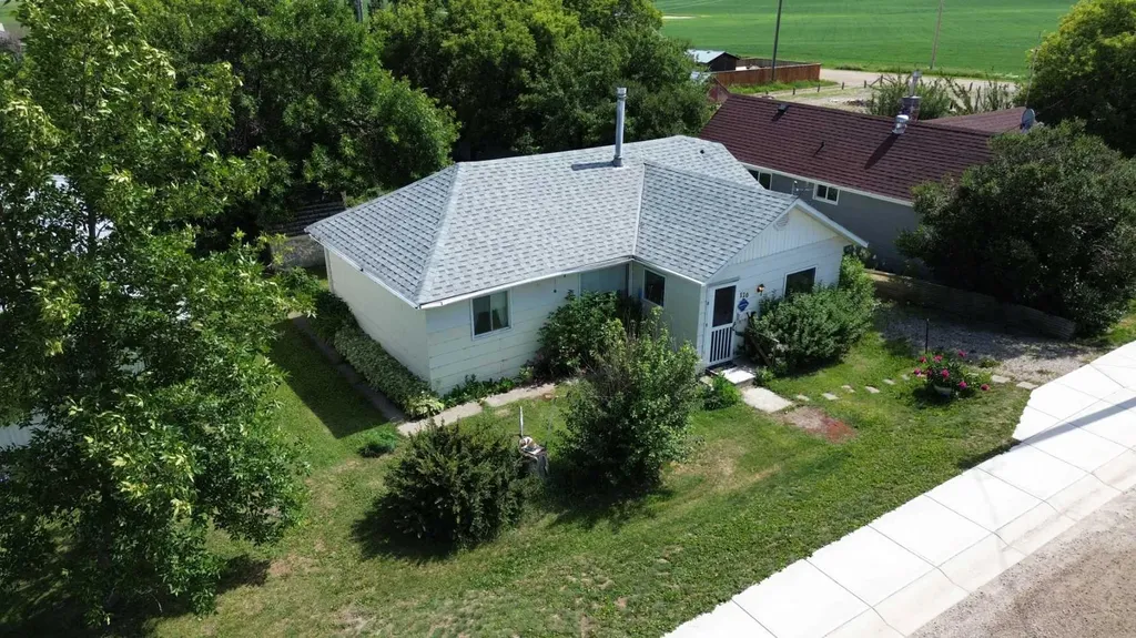 120 2 Avenue E Hussar AB T0J 1S0