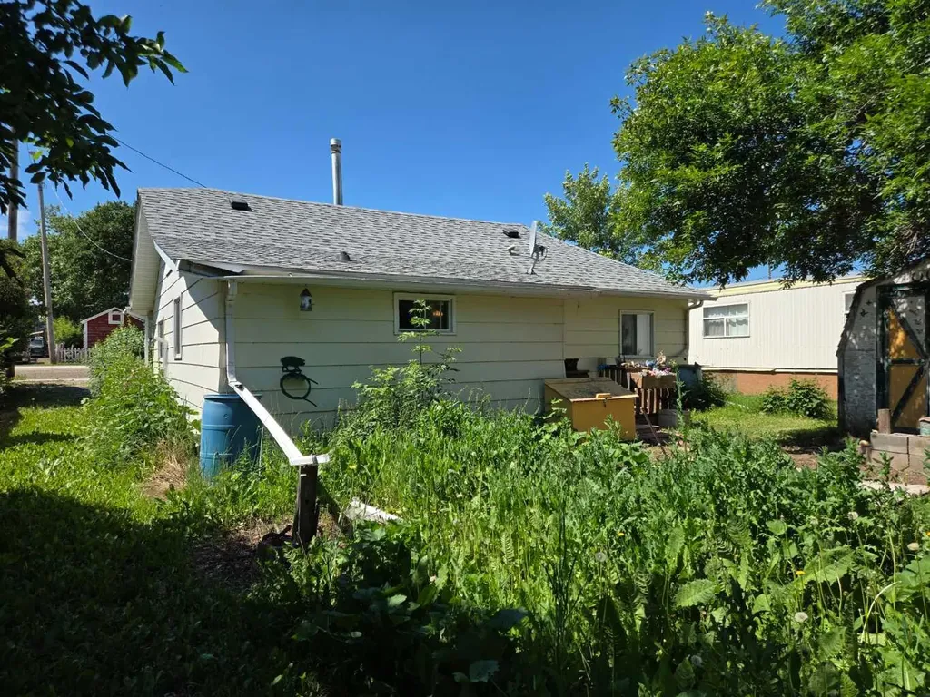 120 2 Avenue E Hussar AB T0J 1S0
