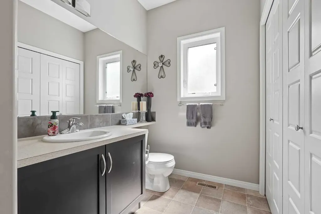 19 Riverland Close W Lethbridge AB T1K5T5