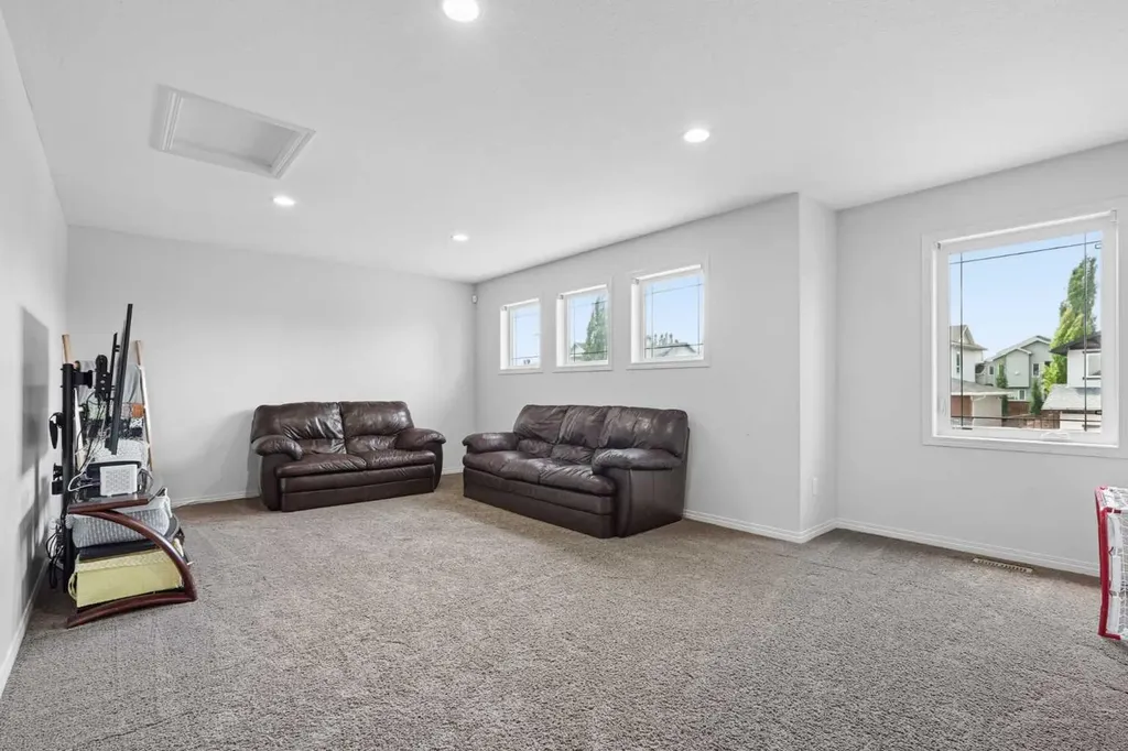 19 Riverland Close W Lethbridge AB T1K5T5