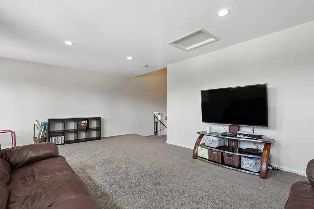 19 Riverland Close W Lethbridge AB T1K5T5