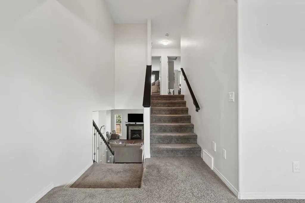 19 Riverland Close W Lethbridge AB T1K5T5