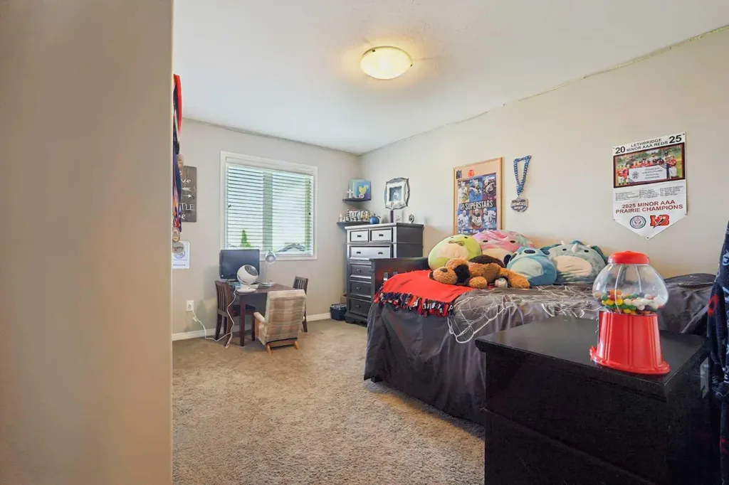 19 Riverland Close W Lethbridge AB T1K5T5